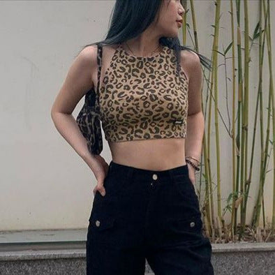 Dame Crop-Top med trendy leopardmønster og smale stropper Skjora