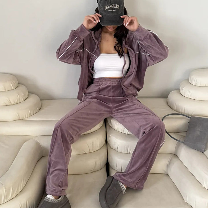Kvinnelig sporty velour treningsdress med moderne hette og elastisk midjebånd Skjora