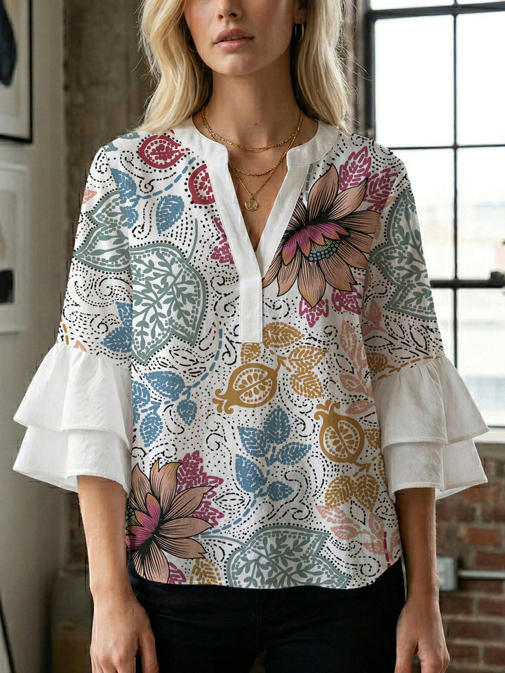 Damebluse med voluminøse puffermer og kreativt blomstermønster Skjora