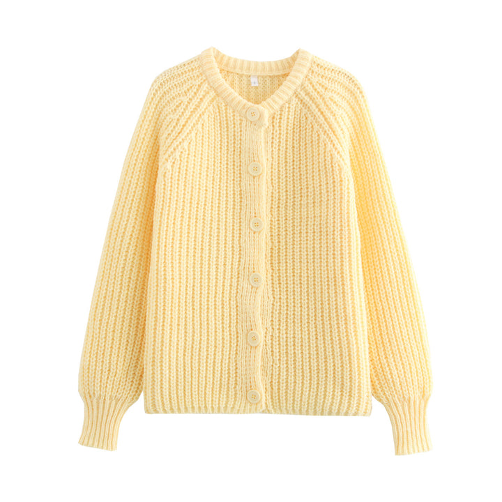 Kvinne koselig cardigan med vertikal ribbestruktur og store knapper Skjora