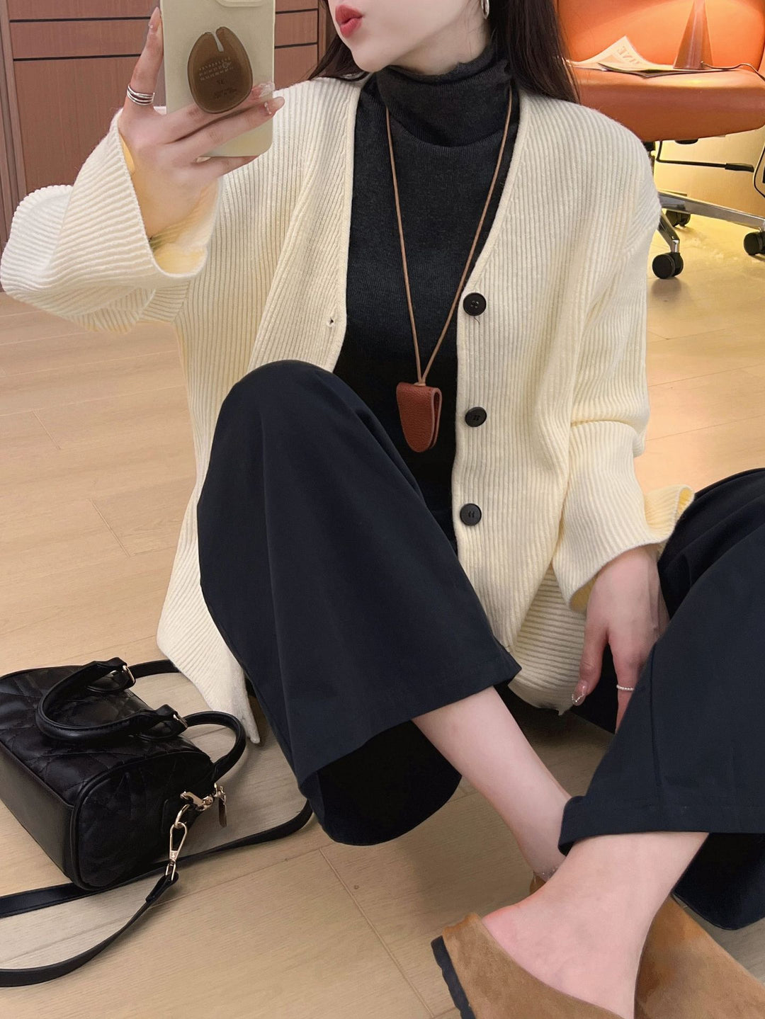 Kvinnenes chunky strikket cardigan med en avslappet passform og dype ermer Skjora