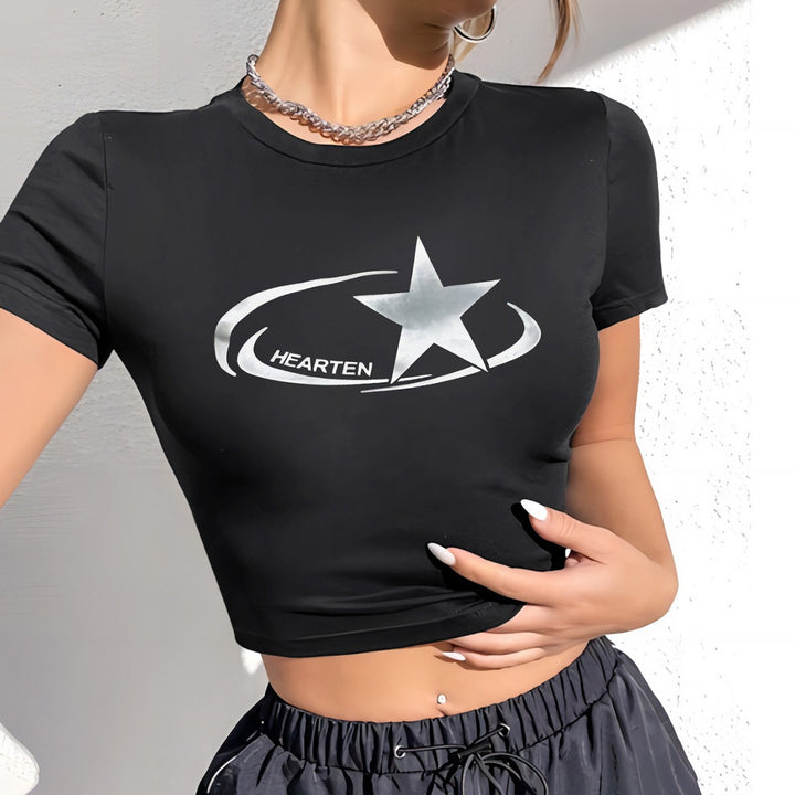 Dame Crop-T-shirt med glinsende stjernemotiv og figurnær passform Skjora