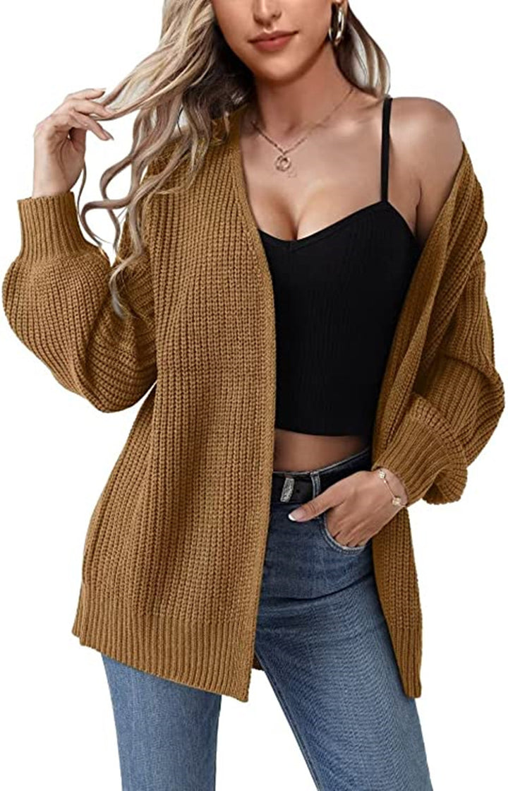 Kvinnens chunky strikket cardigan med en avslappet fasong og åpne masker Skjora