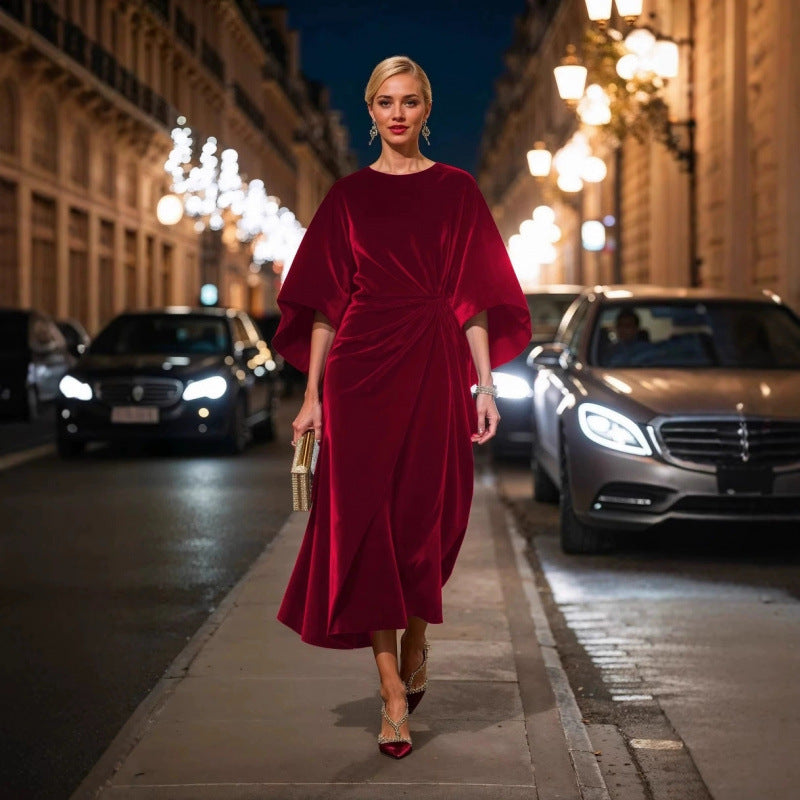 Dame aftenkjole i elegant fløyelsdesign med voluminøse ermer og timeglass-silhuett Skjora