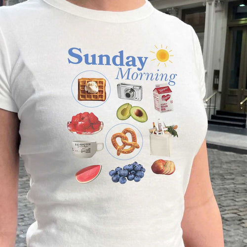 Dame T-skjorte med kreativ frokostmotiv og moderne skrifttype Skjora