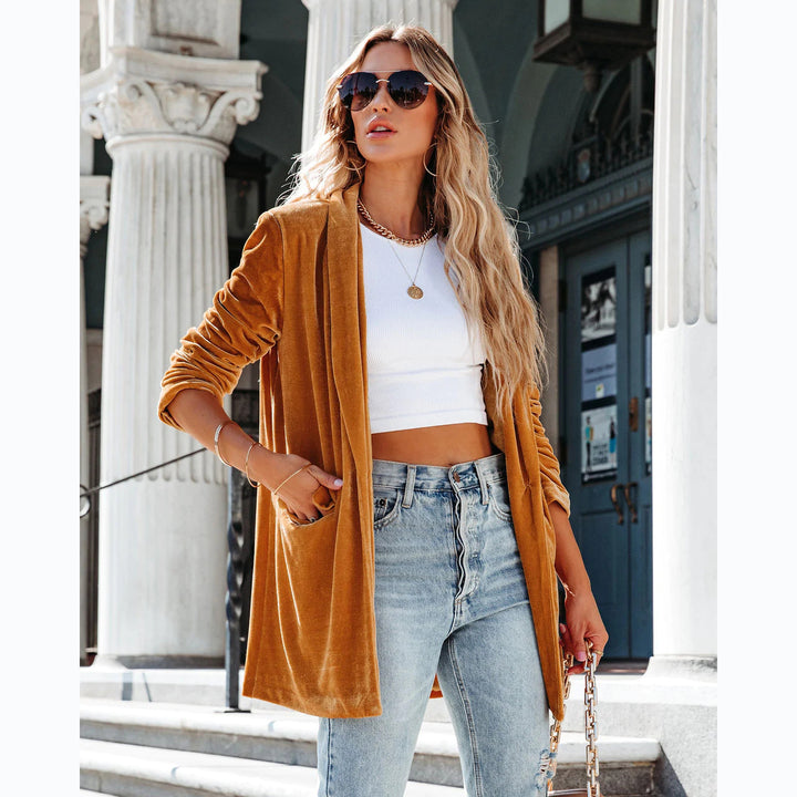 Kvinne Elegant Velour Cardigan med Casual Snitt og Praktiske Lommer Skjora
