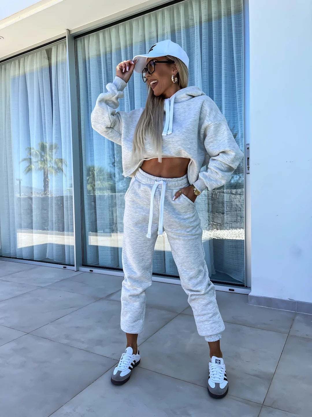 Kvinne casual cropped treningsdress med høy krage og elastisk liv Skjora