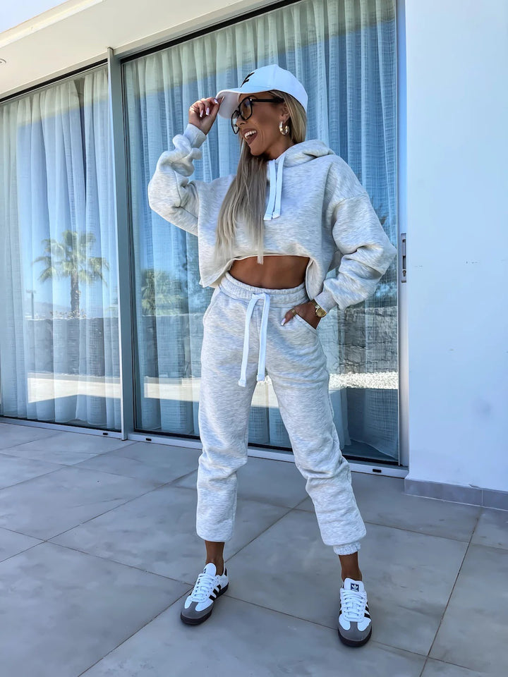 Damer Casual og Trendy Joggesett med Cropped Hoodie og Komfortable Bukser Skjora