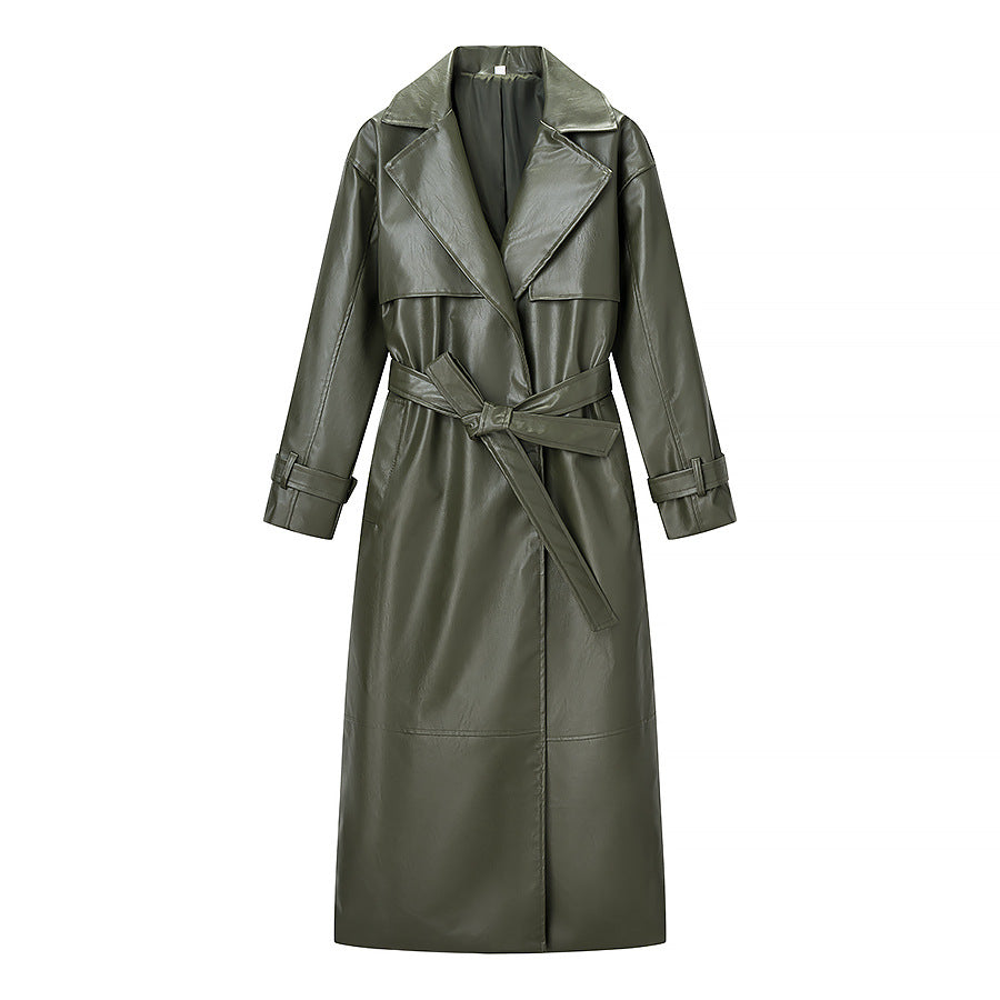 Kvinnenes elegante trenchcoat i moderne faux skinnutseende med belte i midjen Skjora