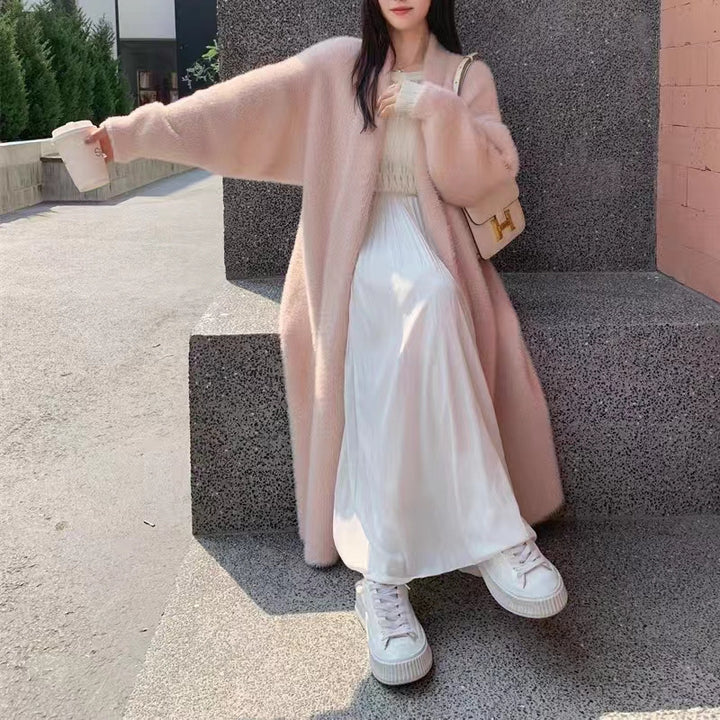 Kvinnes Fluffy Maxi Cardigan med Dyp V-Hals og Oversized Silhuett Skjora