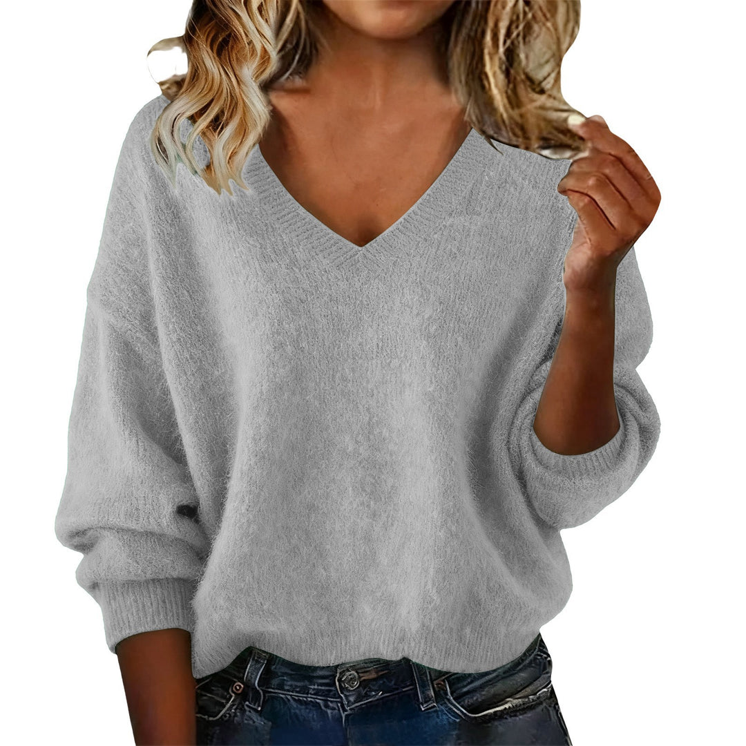 Women's V-neck sweater made of soft fluffy material and oversized fit Skjora