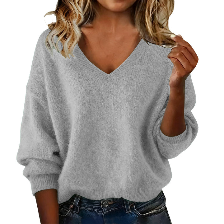 Women's V-neck sweater made of soft fluffy material and oversized fit Skjora