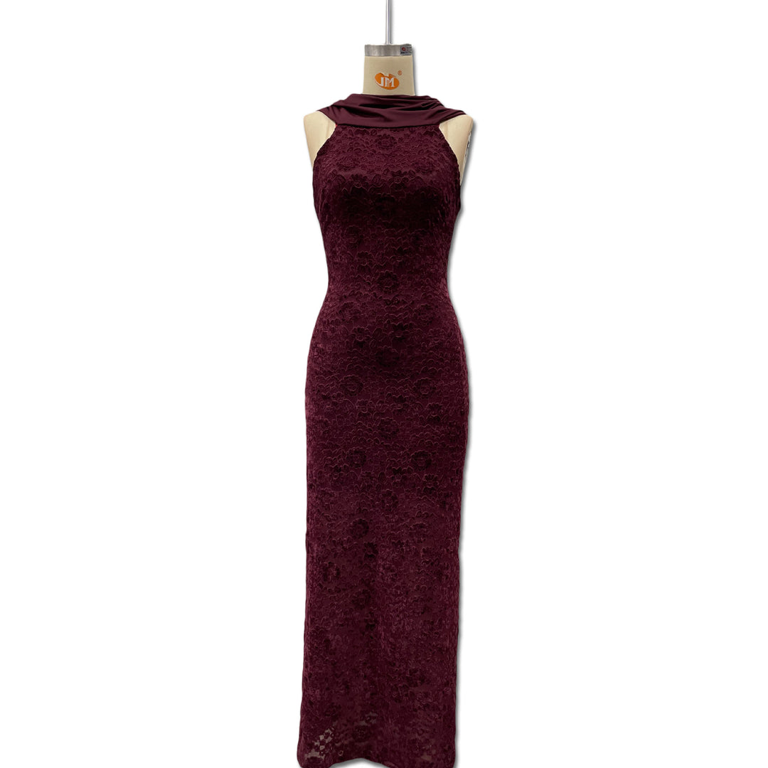 Damer Elegant blonde maxikjole med stilig halterneck og figursmigrende snitt Skjora
