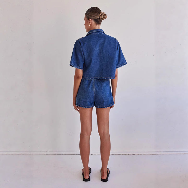 Damer denim-kort jakke med matchende skjørt i avslappet stil Skjora