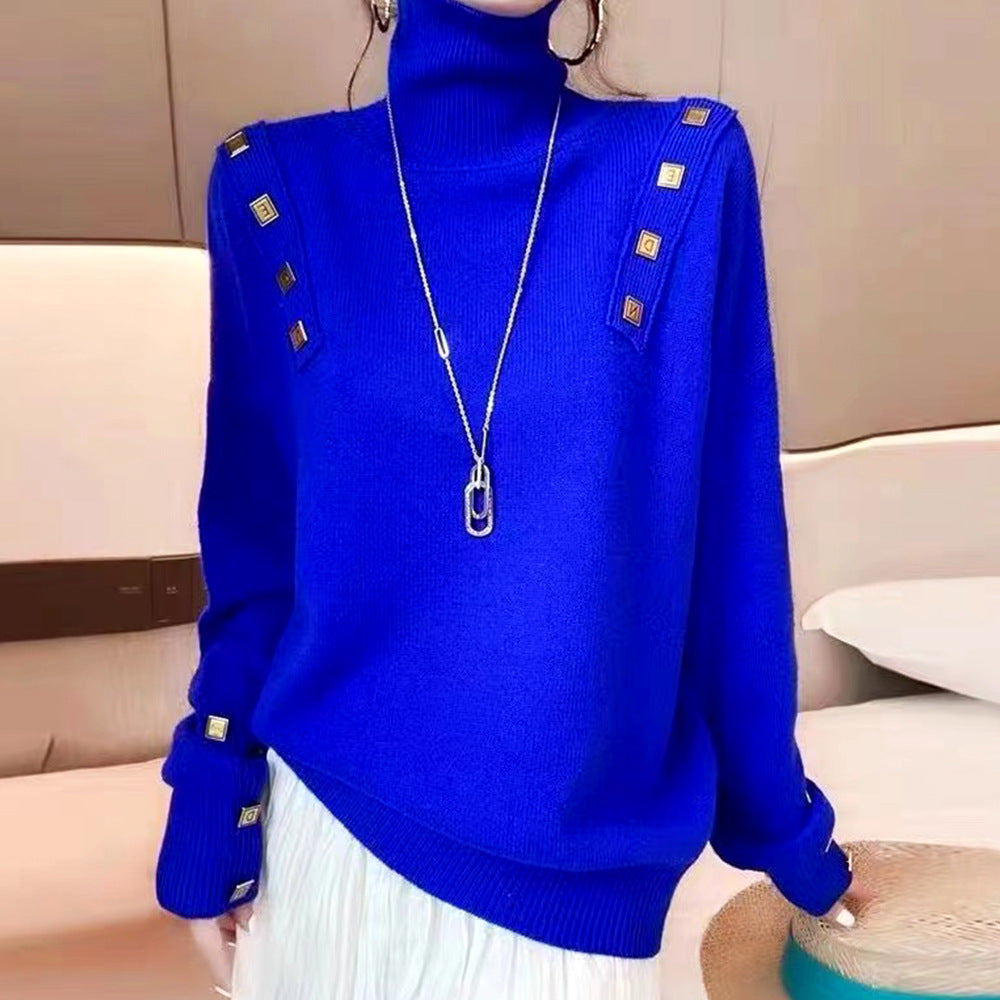 Dames fashionable turtleneck genser med dekorative knappe detaljer Skjora
