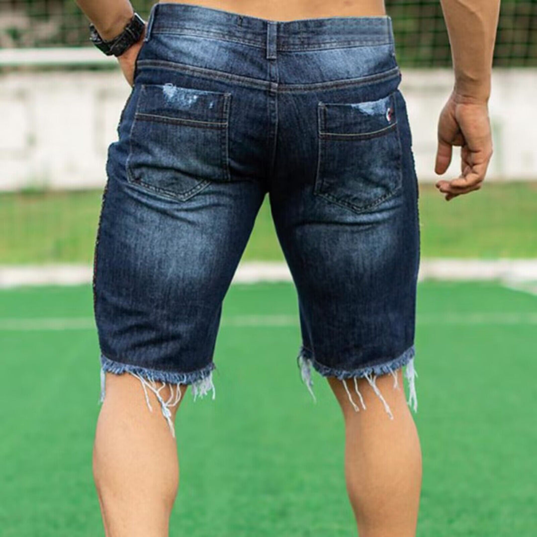 Herrer ødelagte denim-shorts med uregelmessig søm og trendy rifte detaljer Skjora