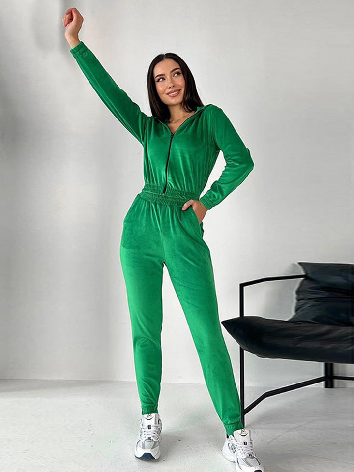 Kvinner's Velour Joggedrakt med Fasjonabel Kuttet Design og Praktisk Glidelås Skjora