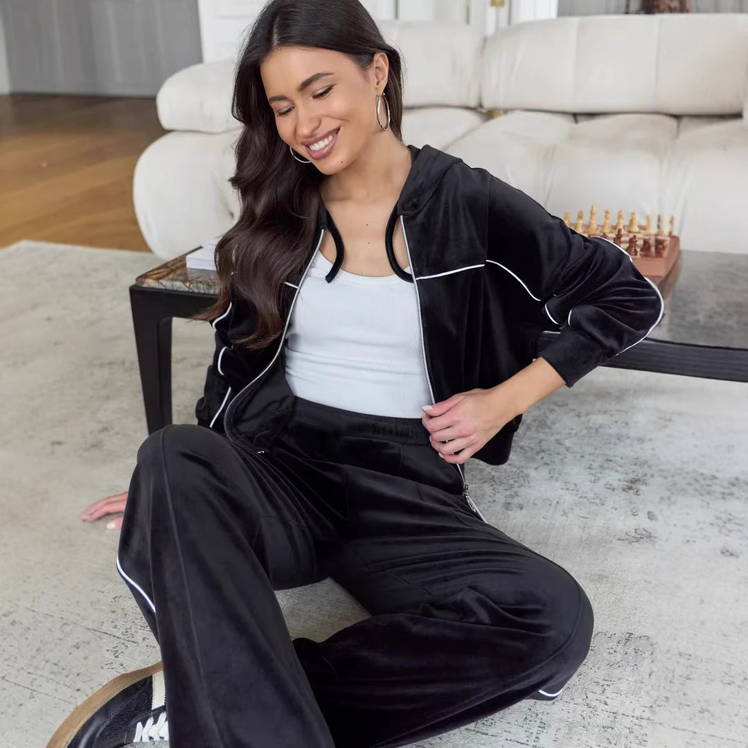 Kvinnelig sporty velour treningsdress med moderne hette og elastisk midjebånd Skjora