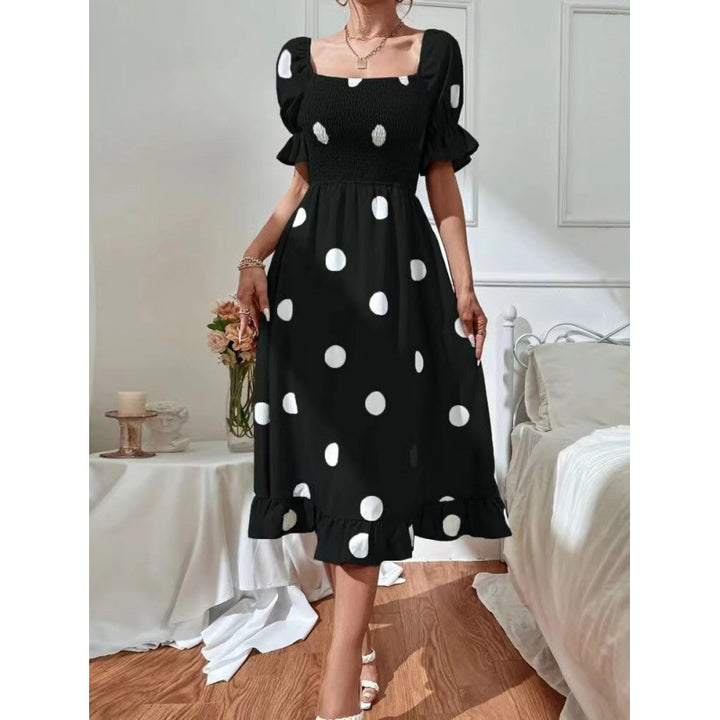 Dame Off-Shoulder Midi-Kjole med Volangkant og Prikkedesign Skjora