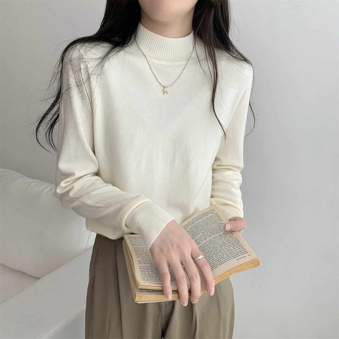 Women's fine-knit sweater with a modern stand-up collar and a relaxed fit Skjora