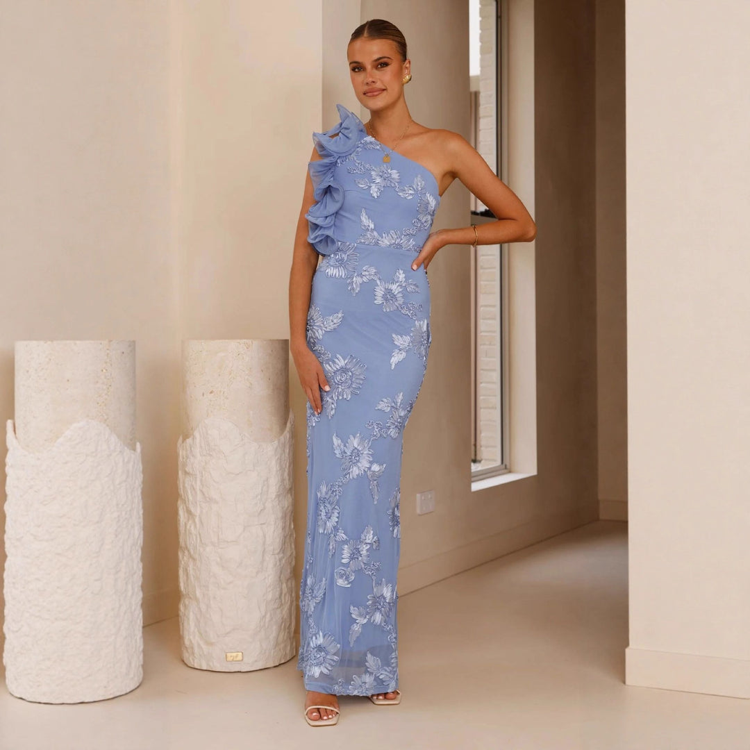 Kvinne Elegant og figursydd Maxi kjole med asymmetrisk stropp og blomsterapplikasjoner