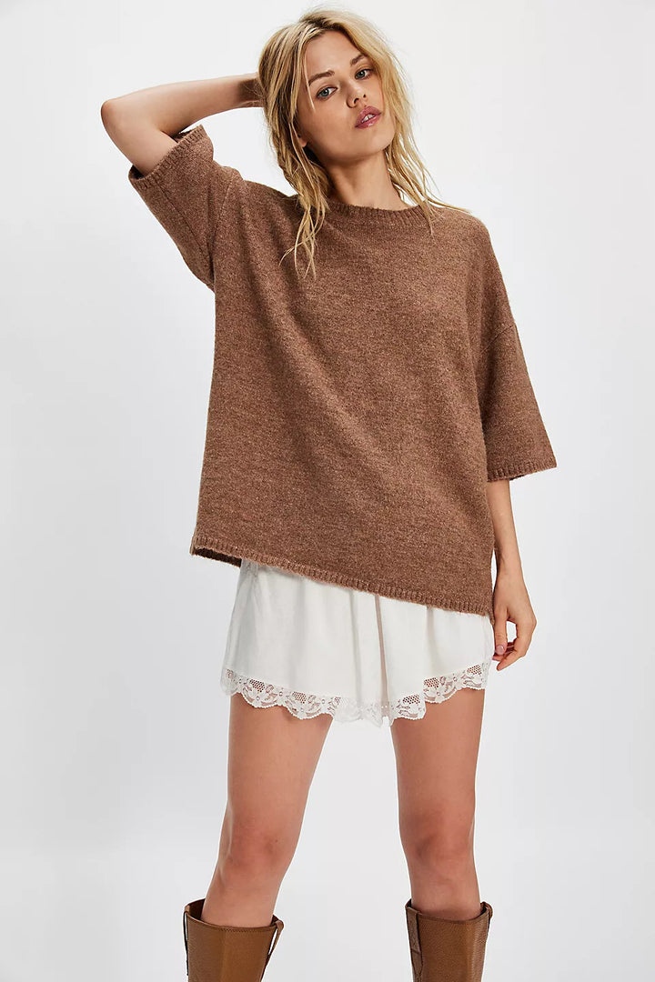 Dames Oversized Trui met Elegante Netmouwen en Delicaat Borduursel Patroon Skjora