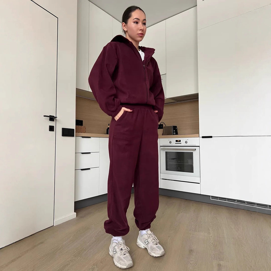 Kvinnelig fleece joggingdress med hette Skjora