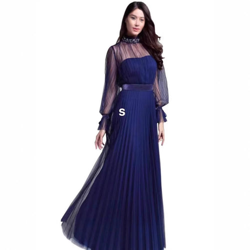 Kvinnens elegante maxikjole med glitrende chiffon og lekne volangdetaljer Skjora