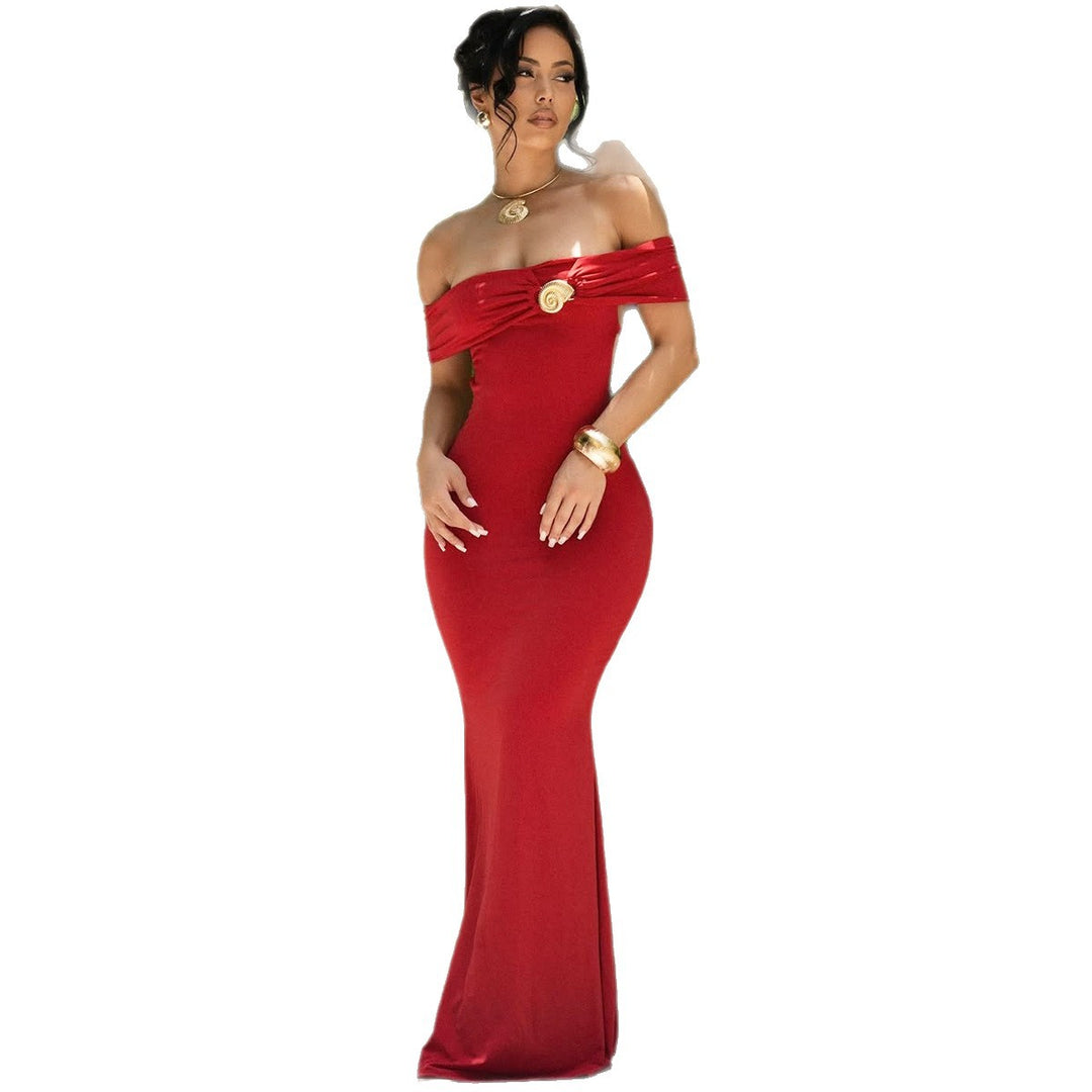 Dame Elegant Offshoulder Maxikjole med dekorativt gull-detall Skjora