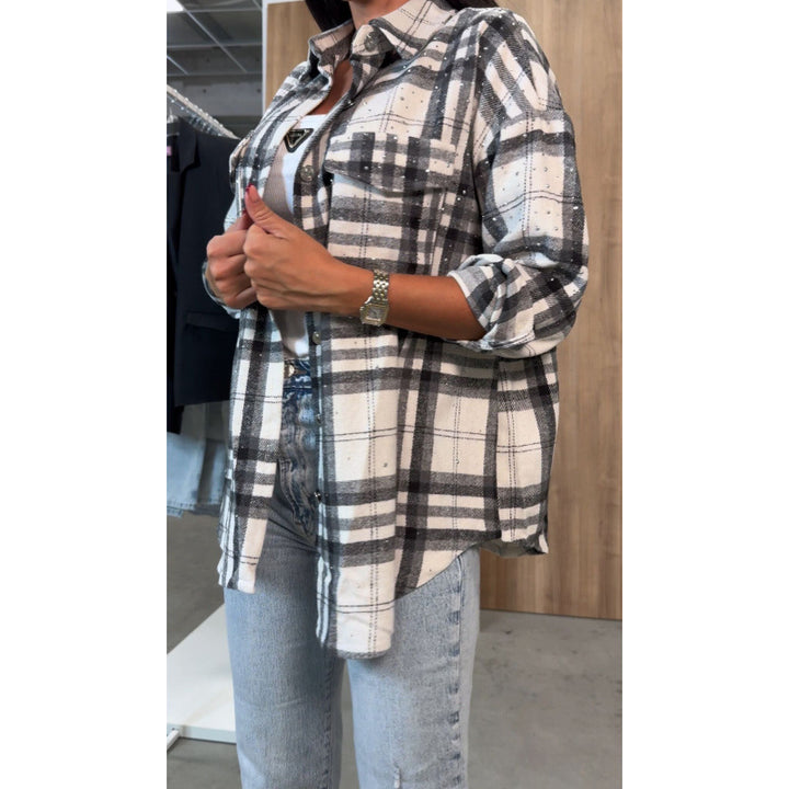 Kvinne casual rutet bluse i en oversized passform med praktiske brystlommer Skjora