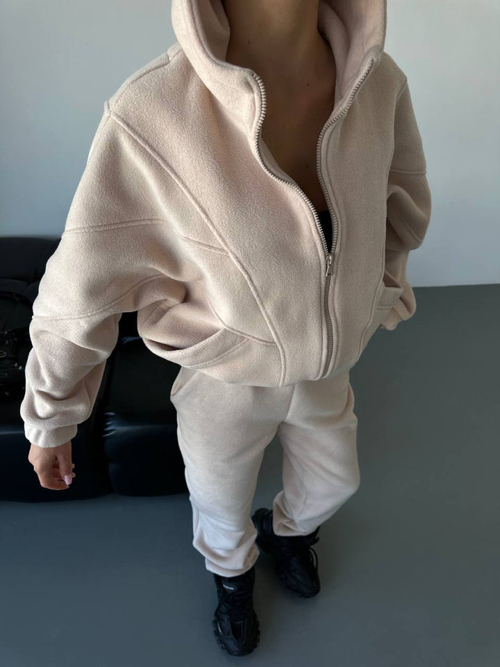 Dame fleece joggingdress med moderne høy hals og praktiske lommer