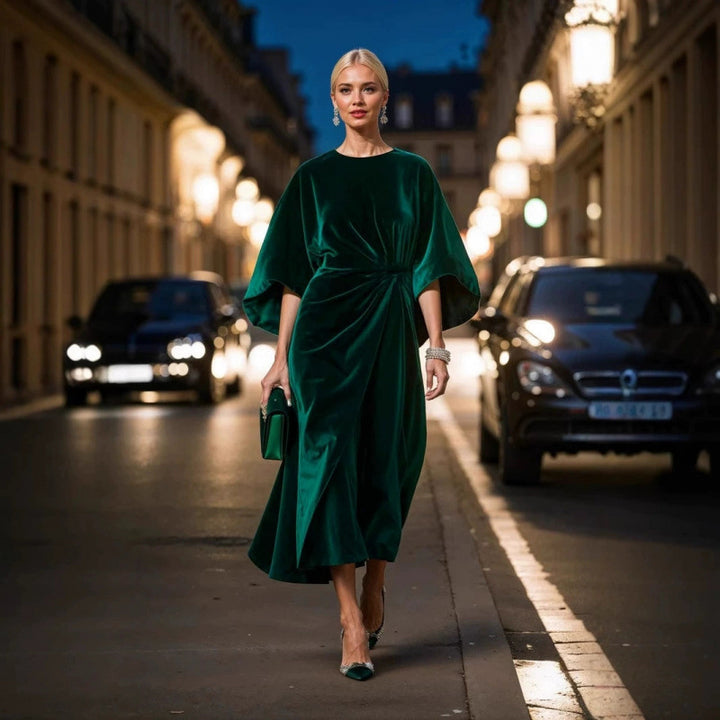 Dame aftenkjole i elegant fløyelsdesign med voluminøse ermer og timeglass-silhuett Skjora