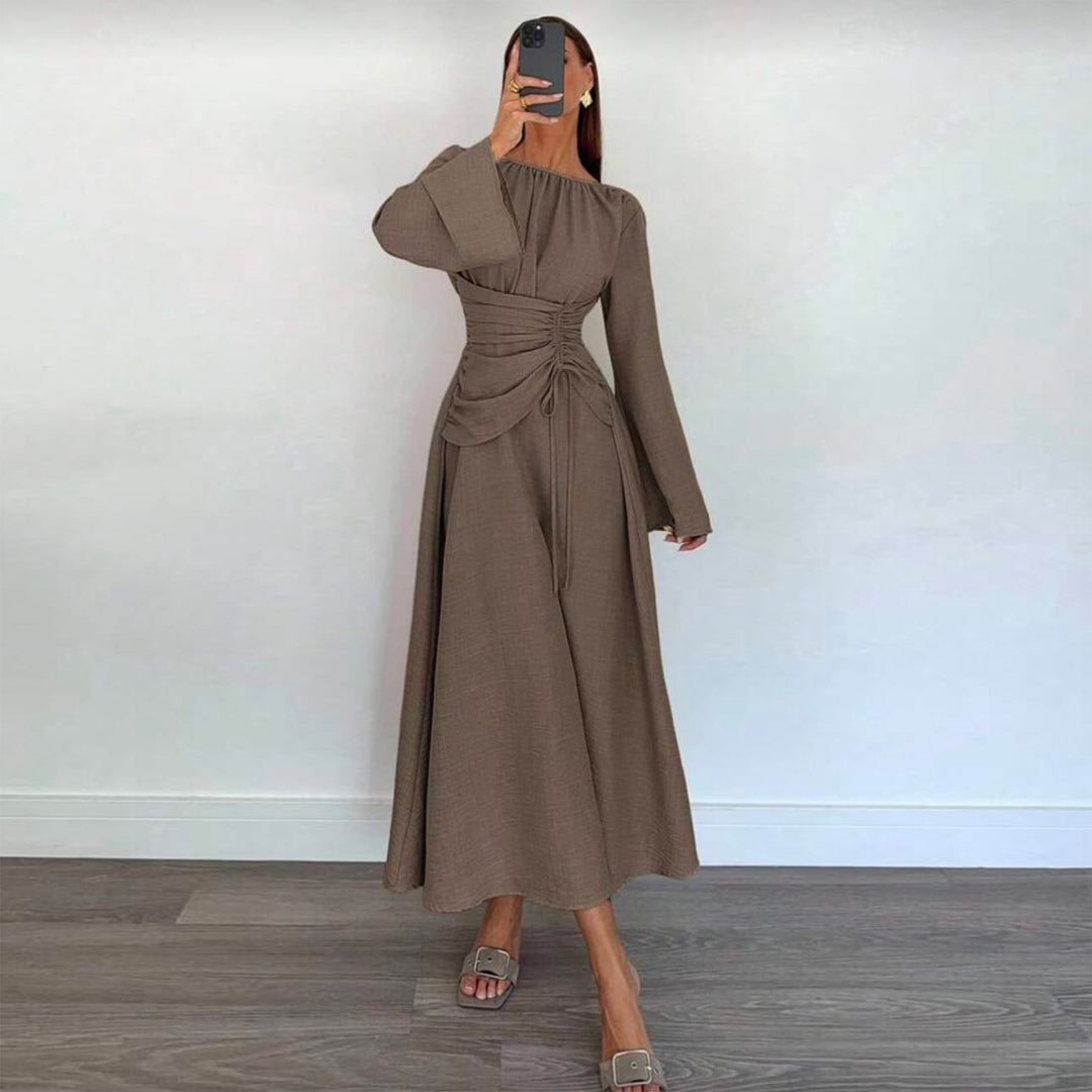 Kvinnes Elegant Maxi Kjole med Side Volang og Sofistikert Drapering