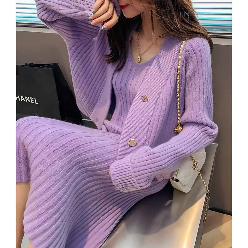 Women's knitted ensemble with elegant V-neck and decorative cardigan Skjora