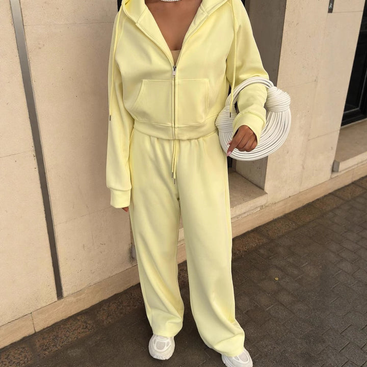 Kvinnelig sporty fritidsdress med kort jakke og bred midje Skjora
