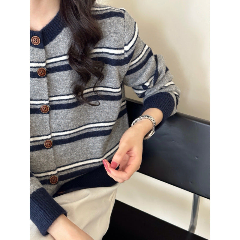 Damer fashionable knapp cardigan med stripete mønster Skjora