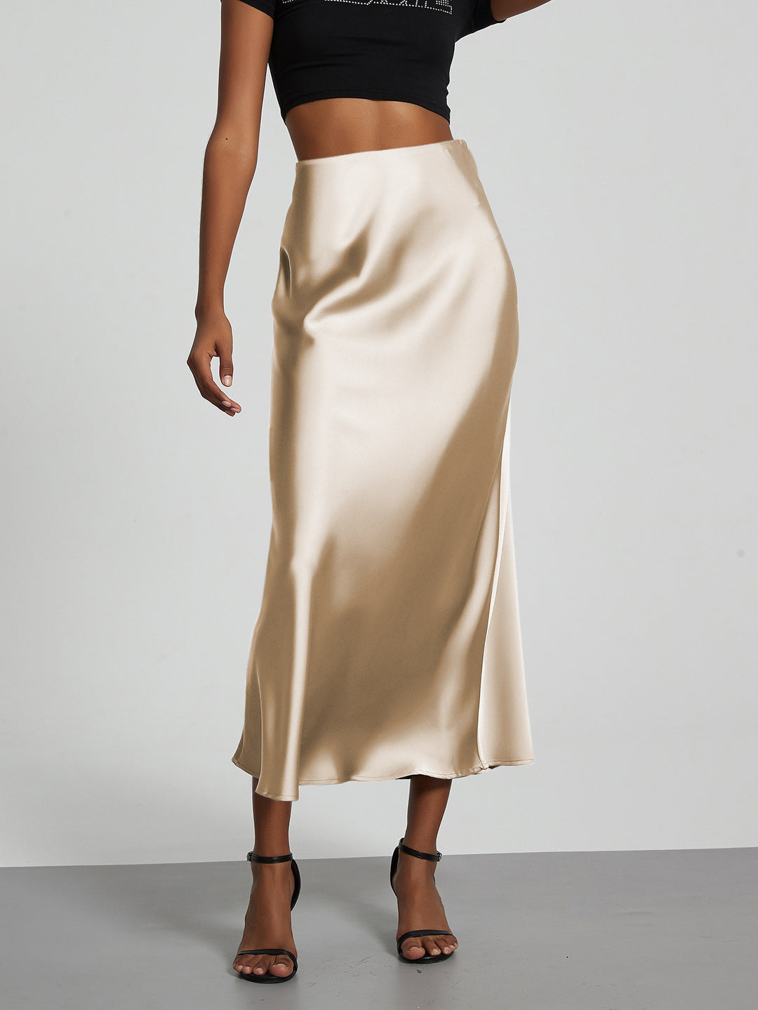 Dame Elegante og flytende Satin Maxiskjørt Skjora