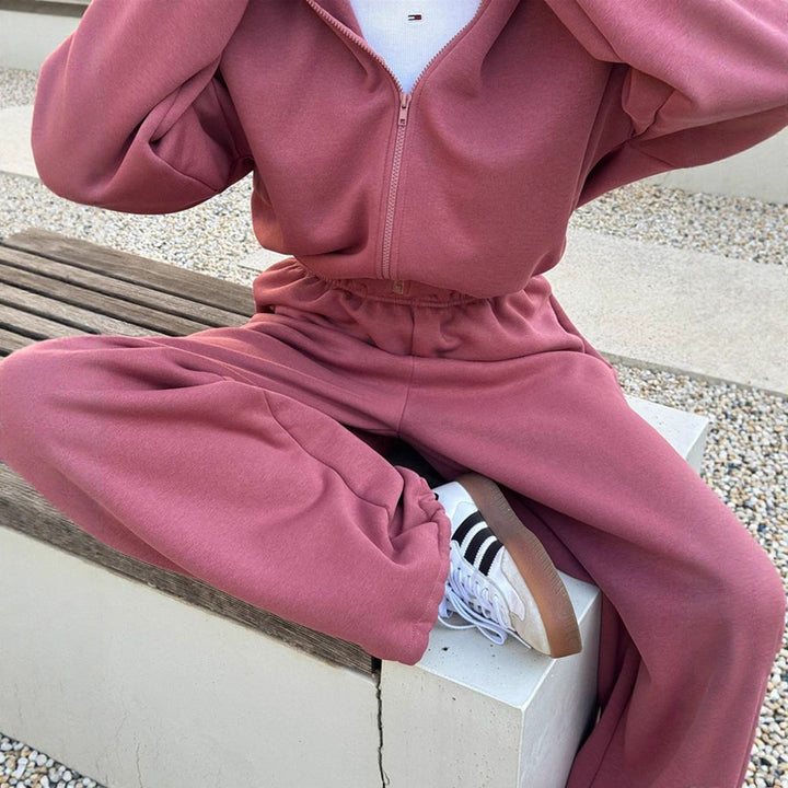 Kvinne fritids loungewear sett laget av myk fleece Skjora