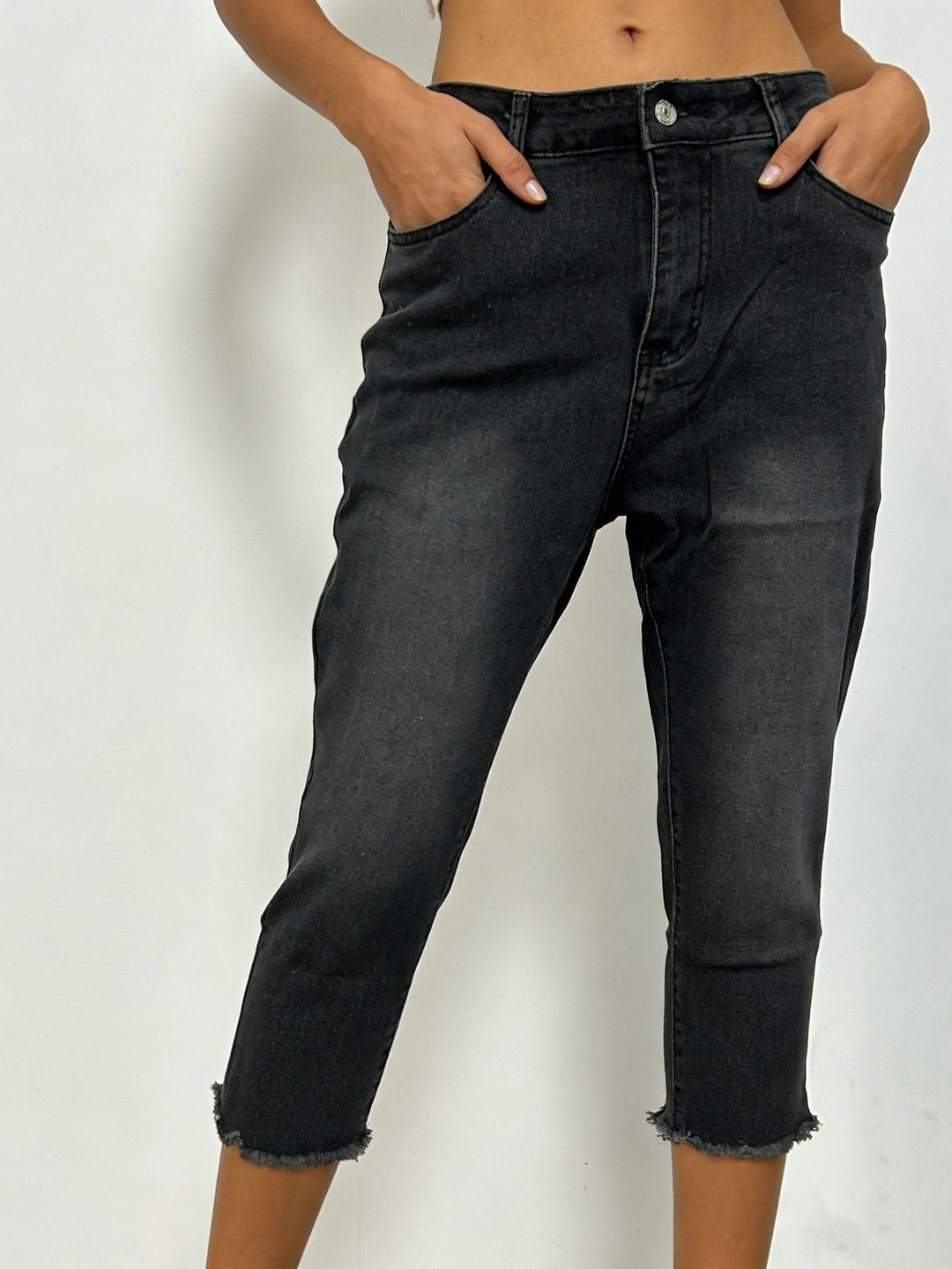 Dame casual high-waist jeans med frynset kant og trendy snitt Skjora