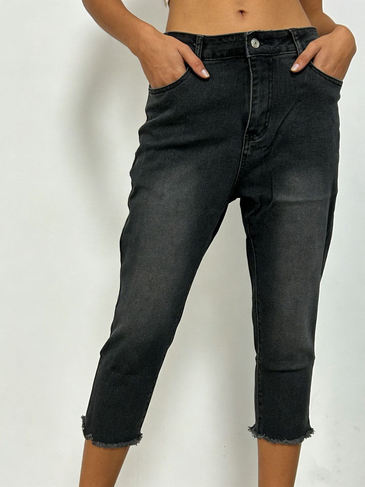 Dame casual high-waist jeans med frynset kant og trendy snitt Skjora