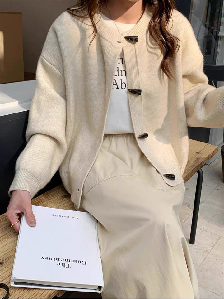 Kvinnelig cardigan med elegante knappedetaljer Skjora