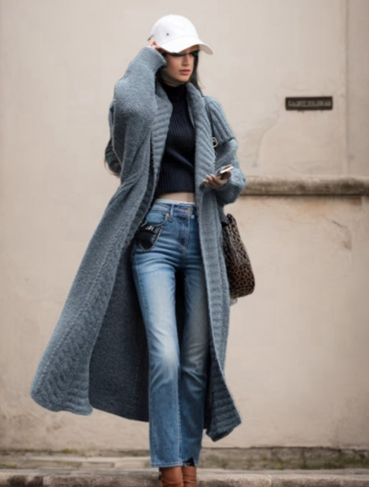 Women's chunky knitted coat with wide-cut sleeves and modern design Skjora
