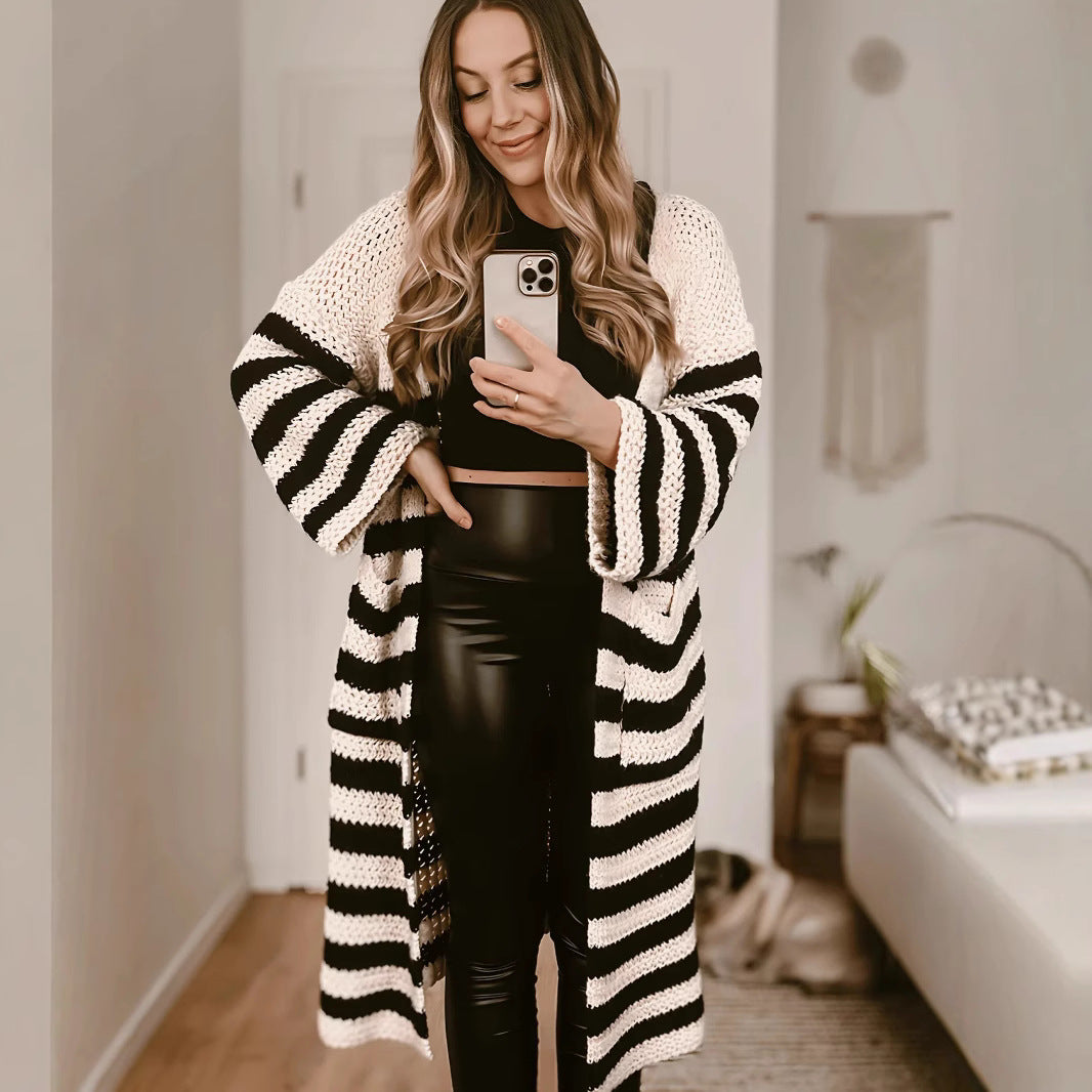 Kvinnes chunky strikket cardigan i en elegant stripeblanding Skjora