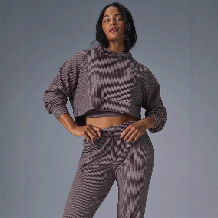 Kvinnenes cropped hettegenser sett laget av teksturert stoff Skjora