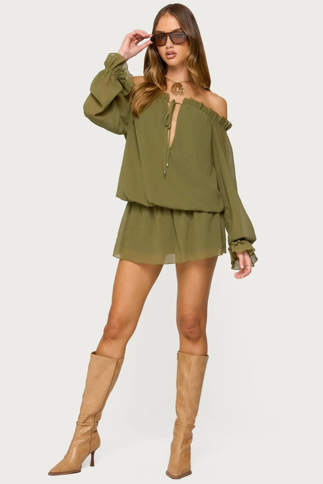 Dame Off-Shoulder Kjole med voluminøse Pufferm og Volangkant Skjora