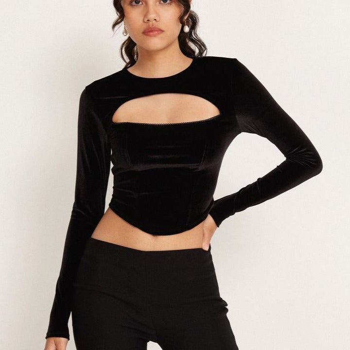 Dame Cropped Langermet topp med innovativt cut-out-design Skjora