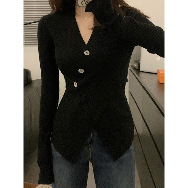 Kvinne fin ribbestrikket cardigan med knappe detaljer og stilren V-hals Skjora