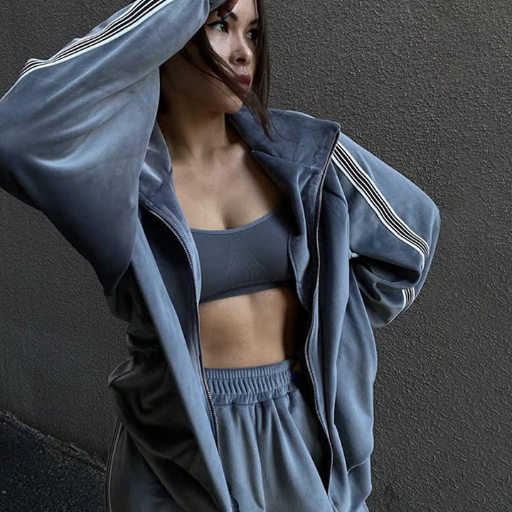 Dame Sporty Velvet Trackdrakt med Kort Jakke og Shorts Skjora