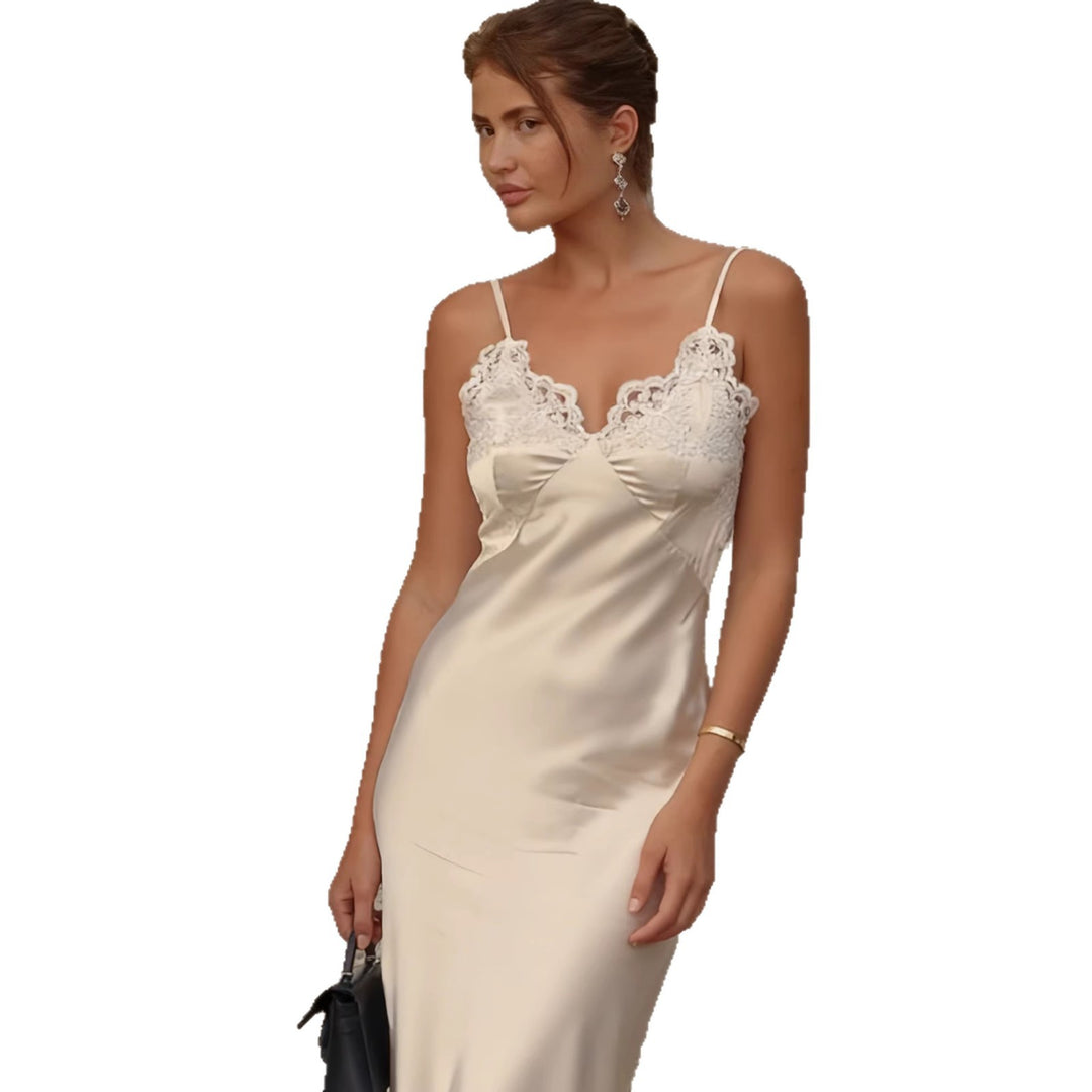 Damer elegant sateng maxi kjole med blonder og smal stropp design Skjora