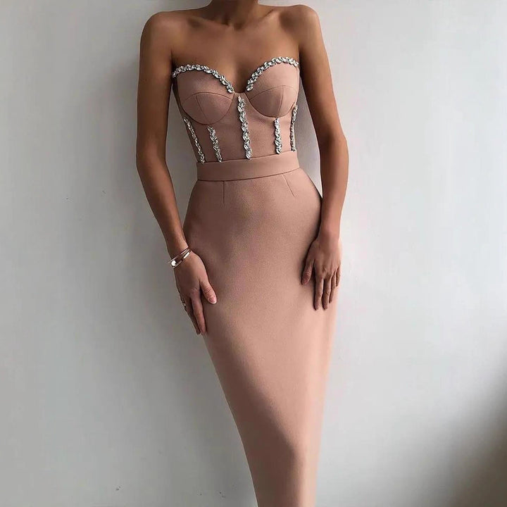 Kjole til kvinner med figurnær passform til kveld med elegant bustier-look og glitrende applikasjoner